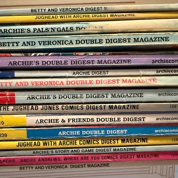 Archie & Friends Comic Book Lot - Picture 5 of 5